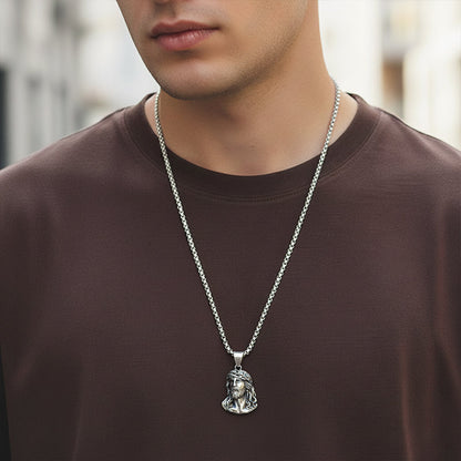 Collier torsadé en or 18 carats avec pendentif Jésus. : Foi et Élégance